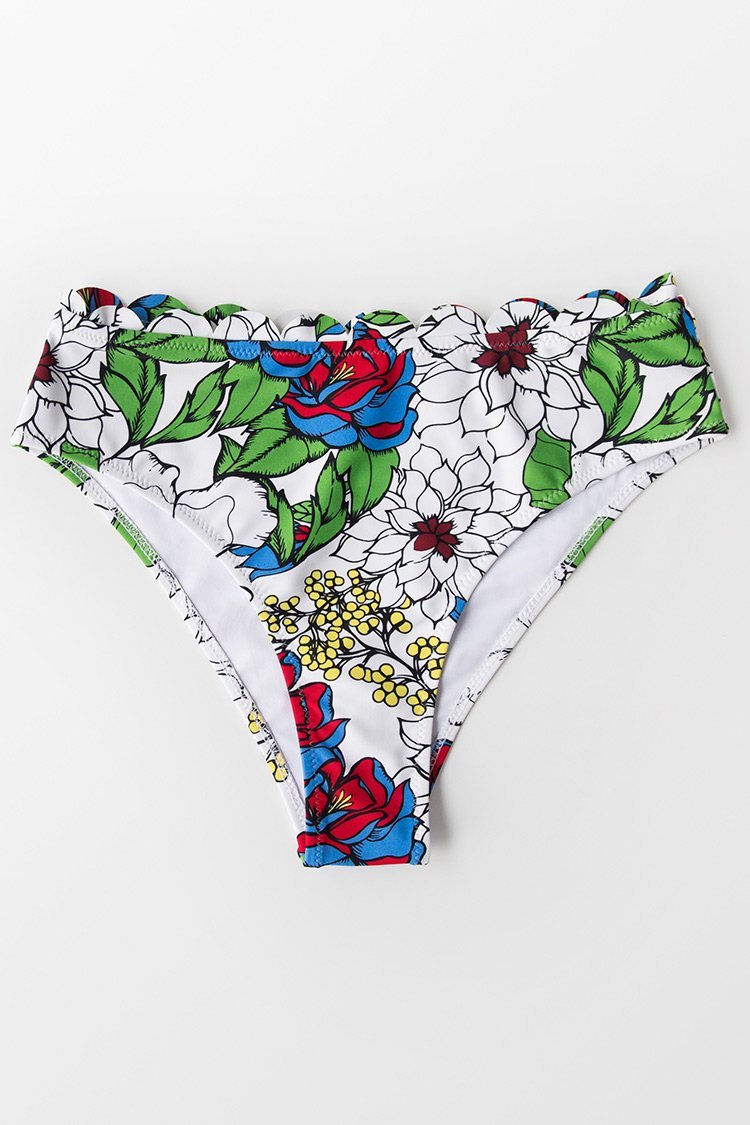 Bas de bikini festonn¨¦ ¨¤ fleurs tropicales 