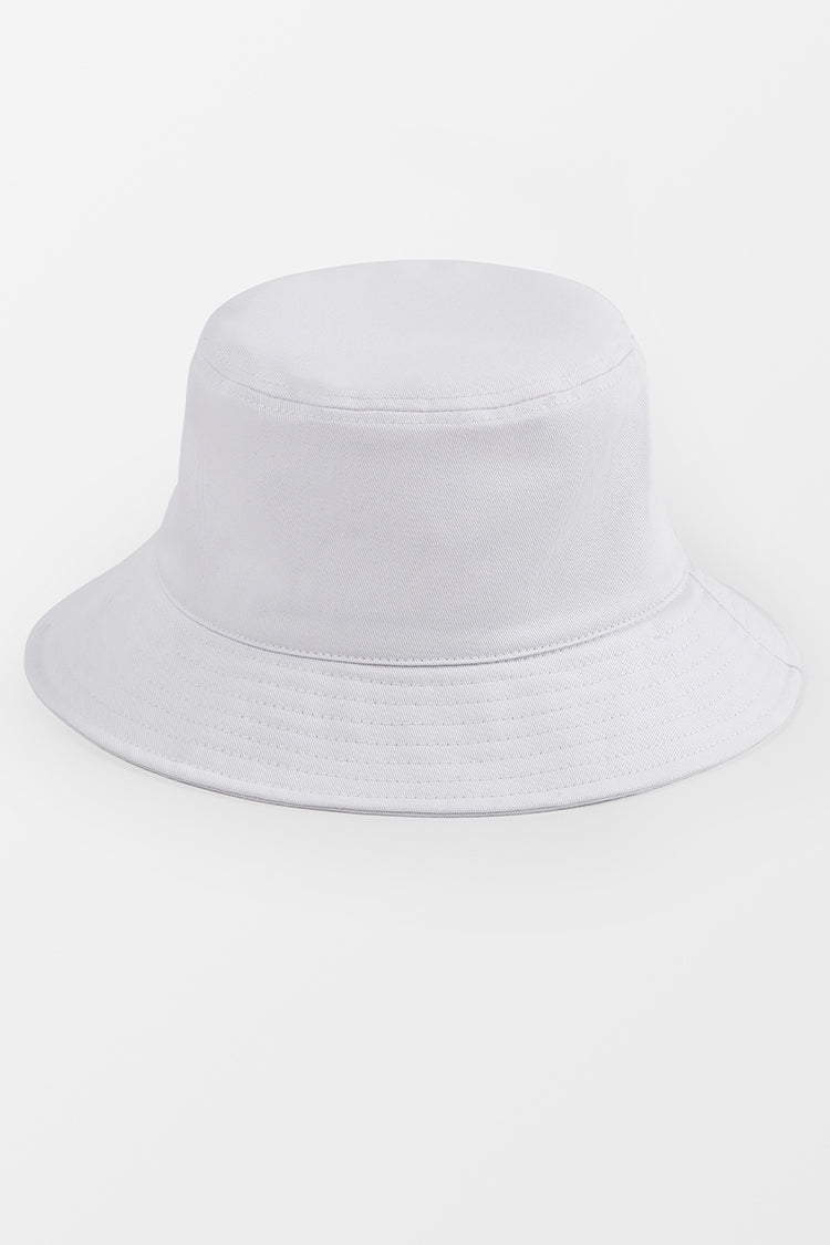 Chapeau bob blanc minimaliste