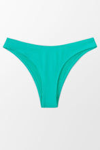 Charger l&#39;image dans la galerie, Bas de bikini taille basse en vert clair

